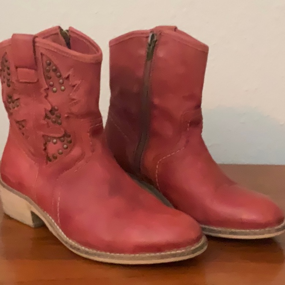 Taos booties